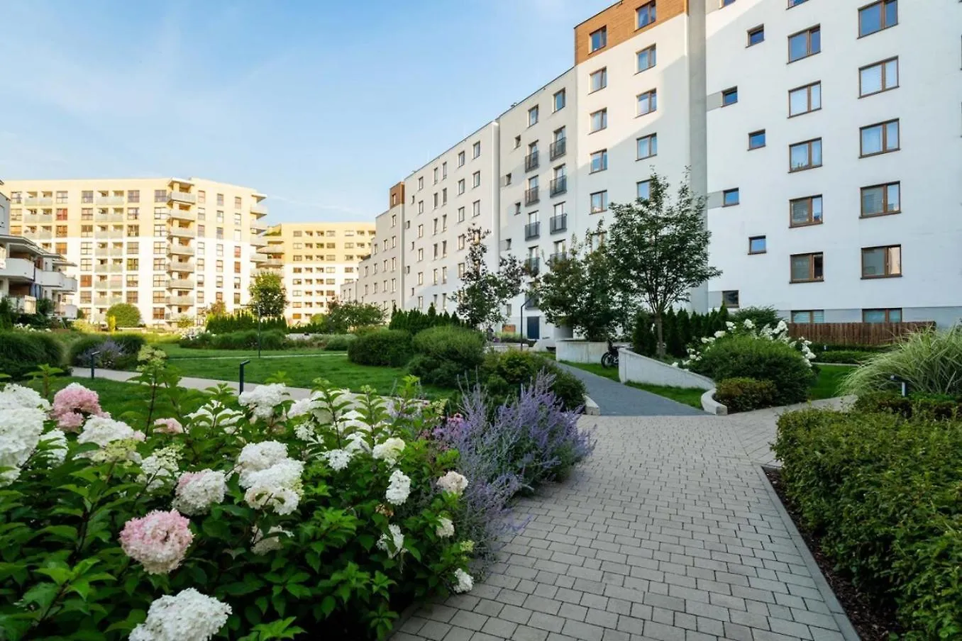 Modern 70M Apartment With Private Garden Metro Warsaw